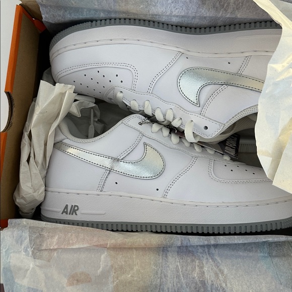 Nike Men's Air Force 1 Anniversary Edition White Metallic Silver Sneakers Sz 10 - Picture 12 of 13